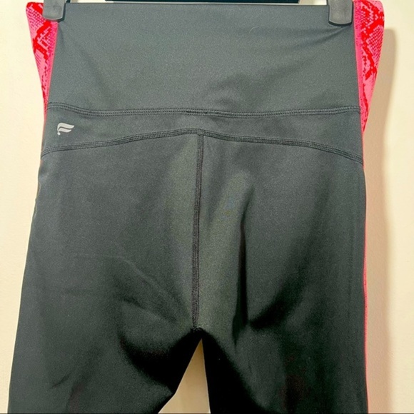 Fabletics Ultra Cool Snakeskin Capri Leggings - Picture 5 of 6